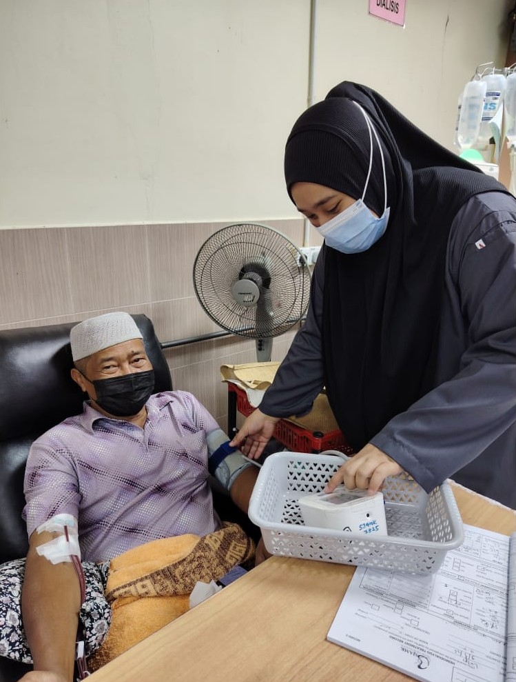 Pesakit menjalani rawatan hemodialisis di Pusat Hemodialisis SJAMK